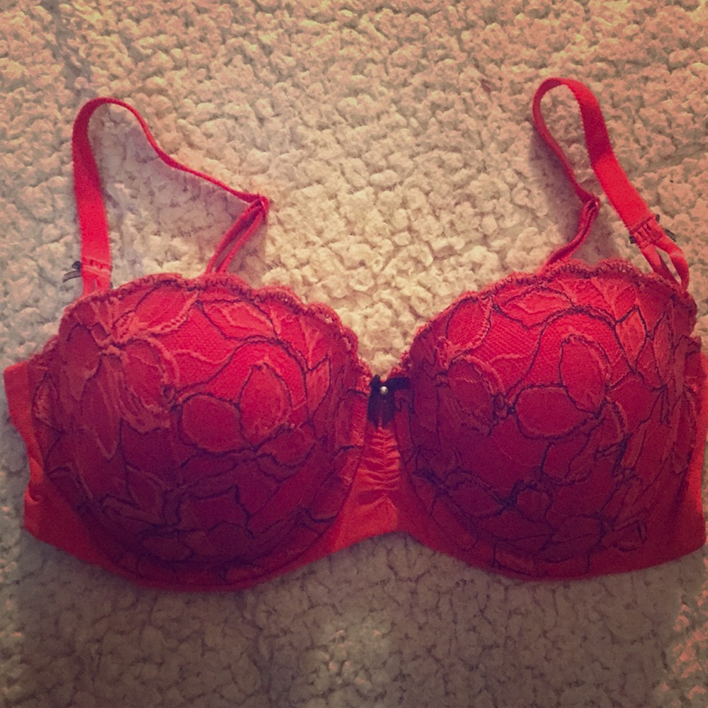 VS Pink lace bra